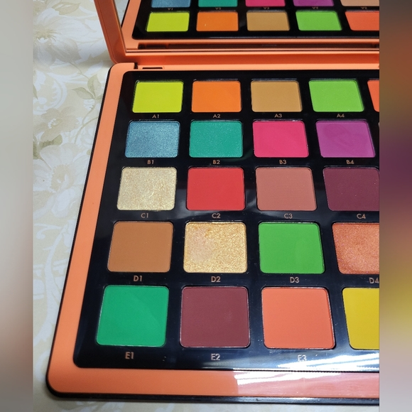 ABH Norvina 3 Palette - Picture 5 of 12